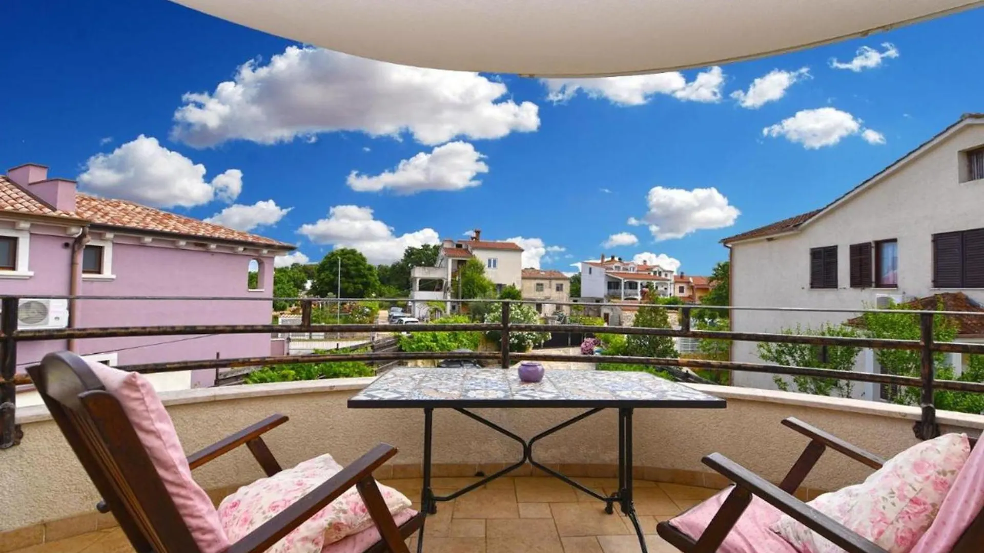 Charming Accommodation With Shared Pool Beahost 佩罗杰 公寓