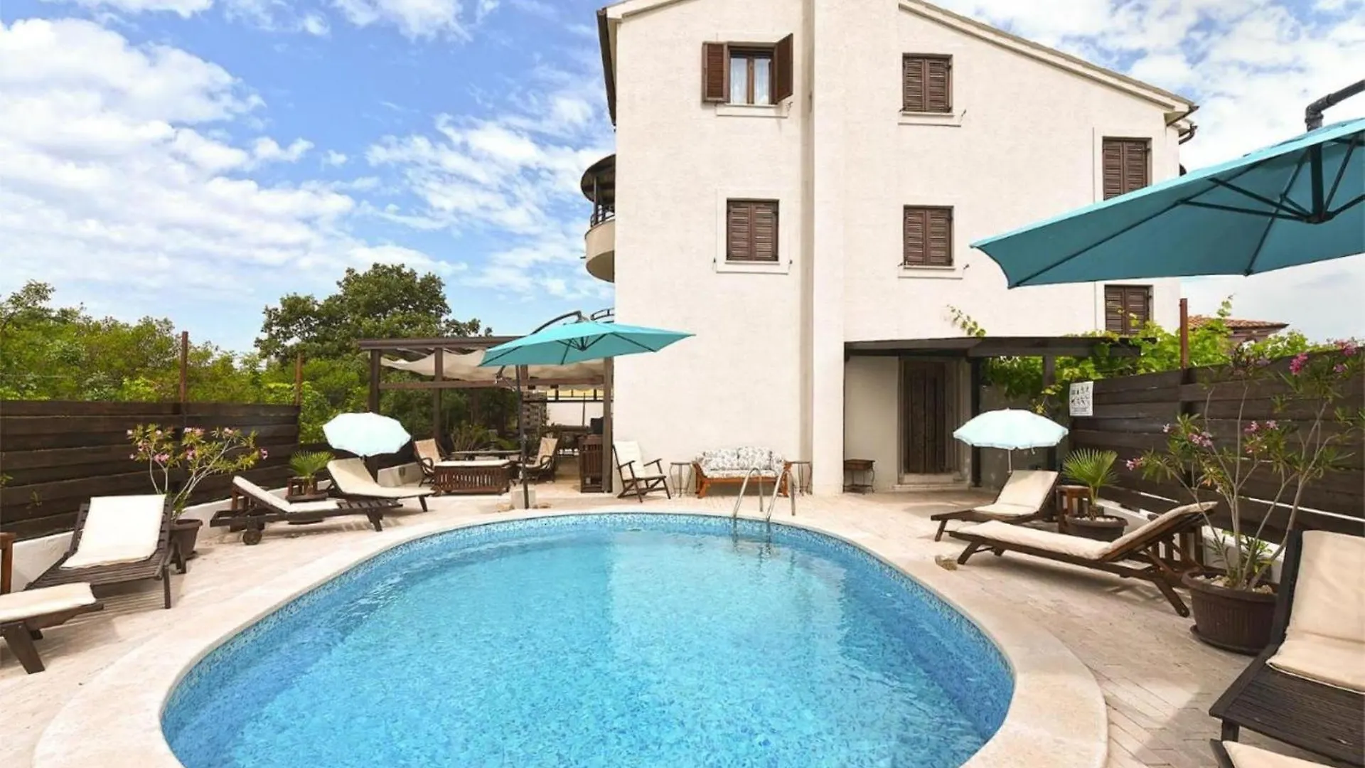 Daire Charming Accommodation With Shared Pool Beahost Peroj