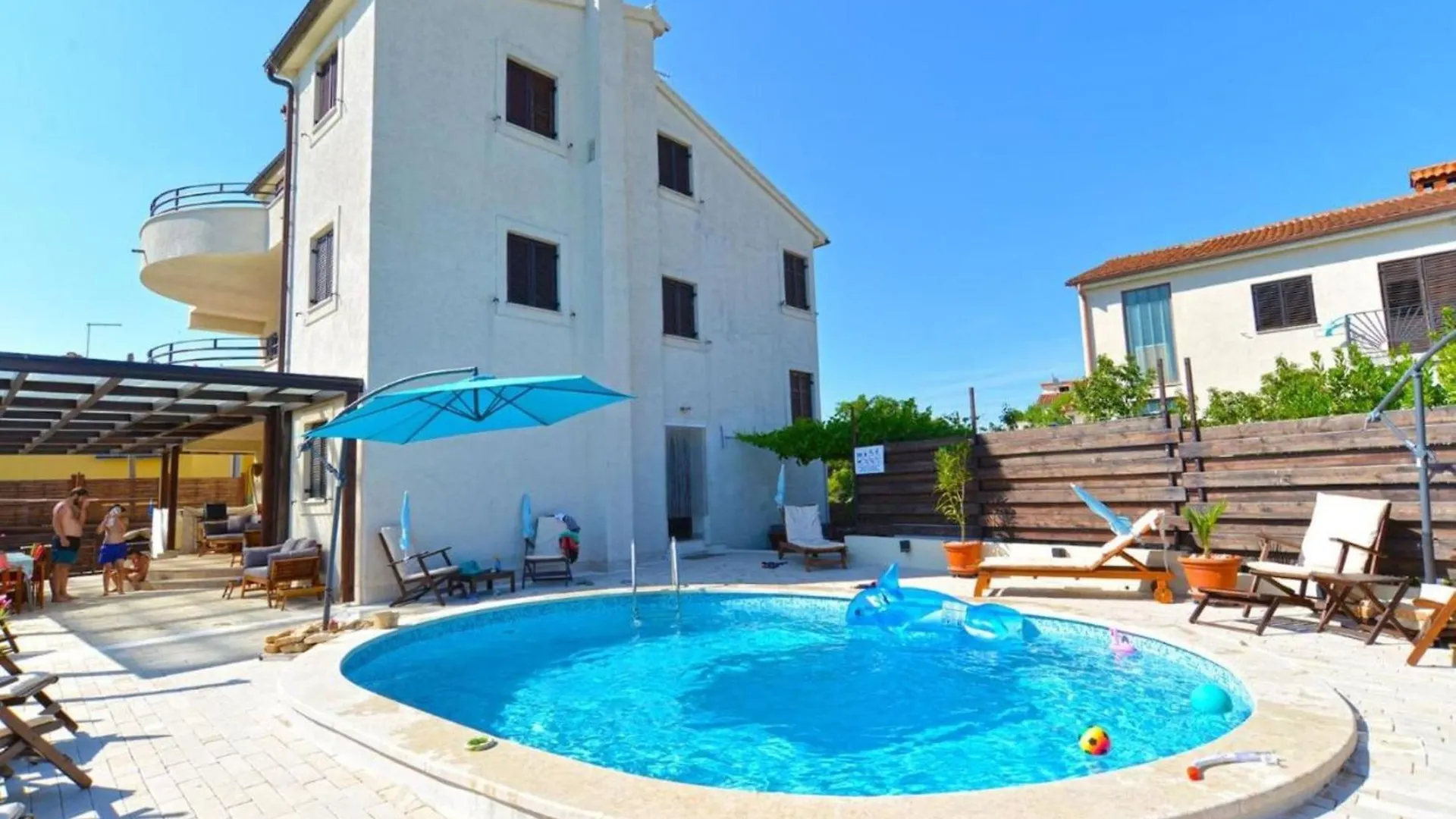 Charming Accommodation With Shared Pool Beahost 佩罗杰